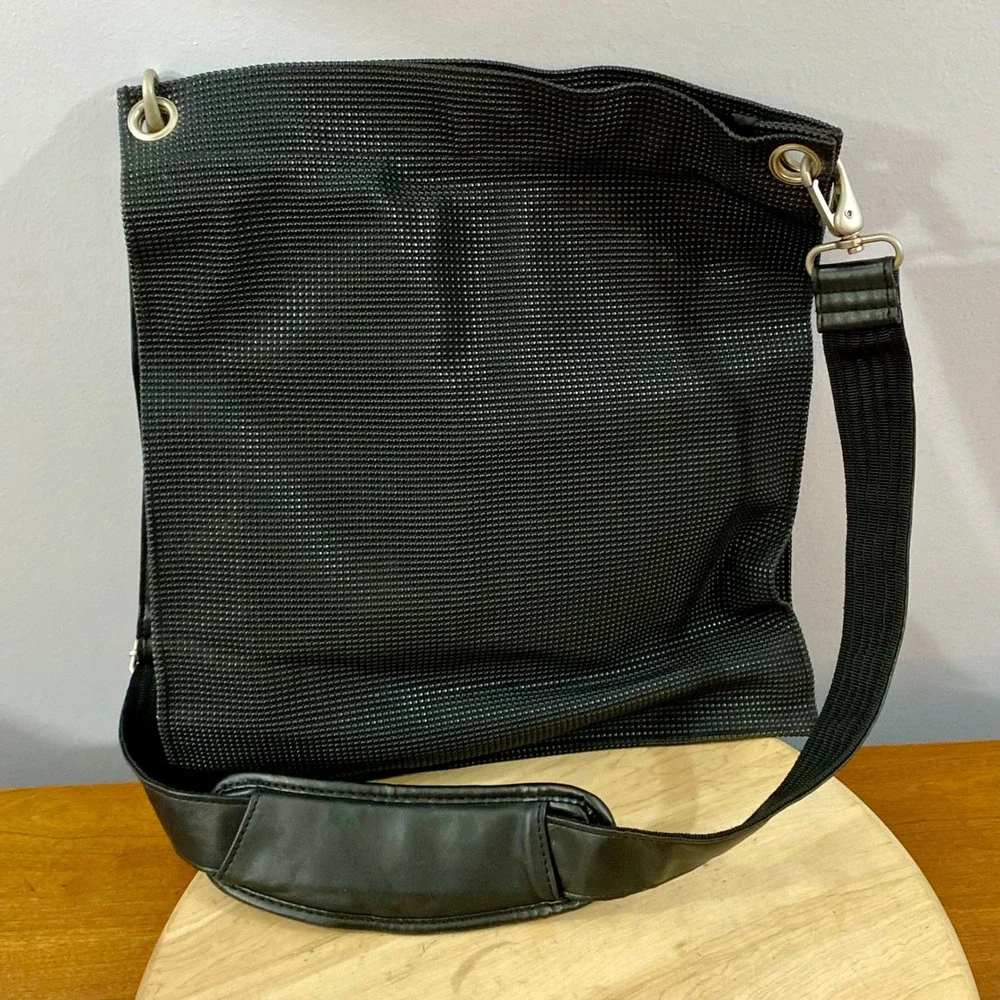 Vintage Urban Oxide UO2 Black Rubber Crossbody Bag Techwear Y2K Messenger Pouch